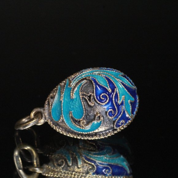 ATQ ART NOUVEAU KOKOSHNIK STERLING SILVER BLUE HUES CLOISONNE RUSSIAN EGG CHARM - Picture 6 of 7